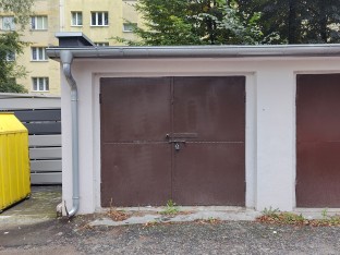Garaż, Katowice, Ścigały 24 (dz. 90/11)